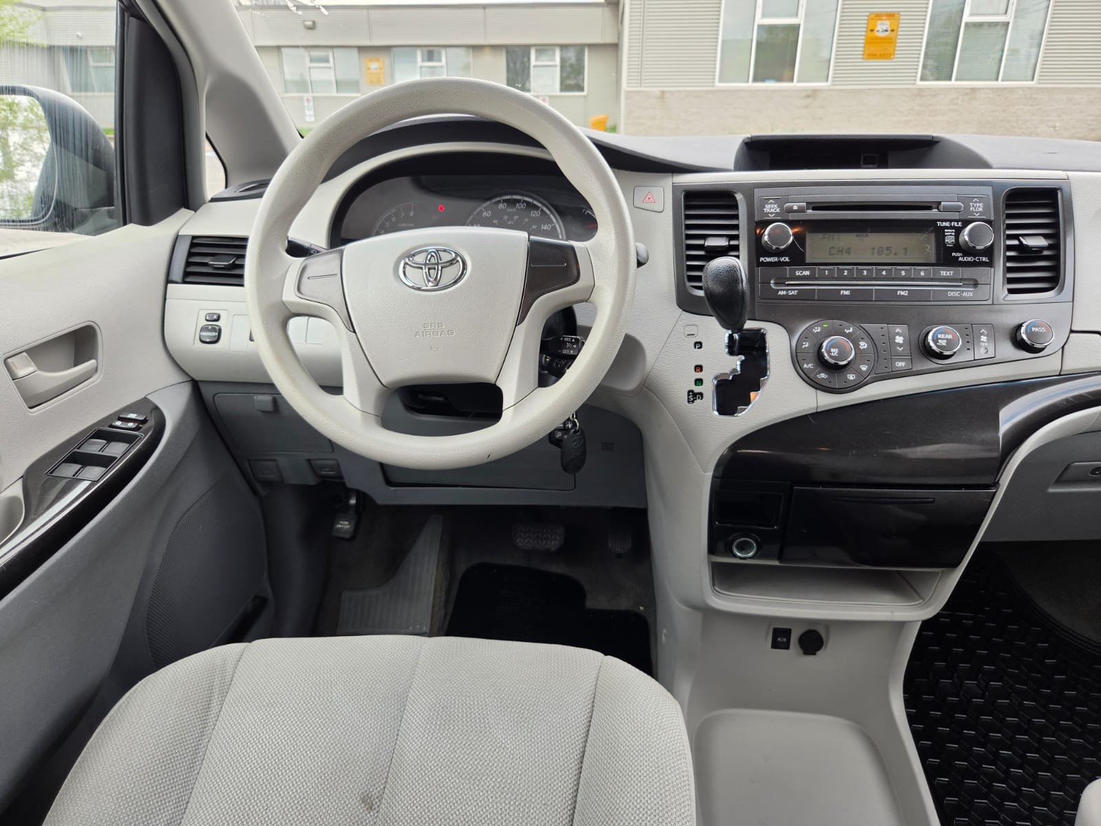 2013 Toyota Sienna 143000Km