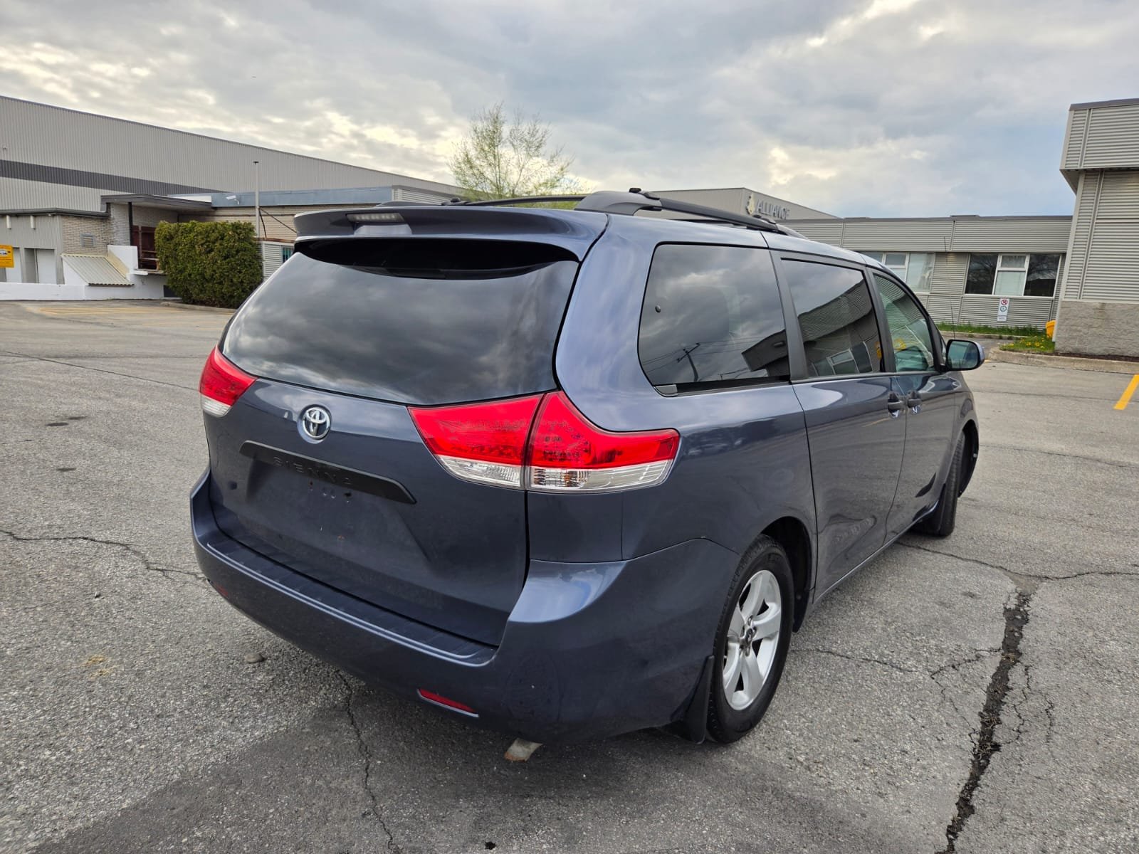 2013 Toyota Sienna 143000Km