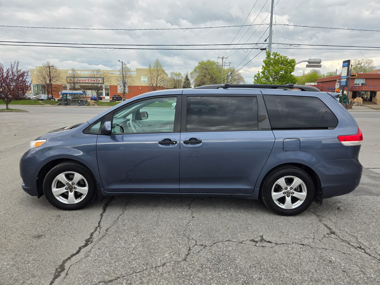2013 Toyota Sienna 143000Km