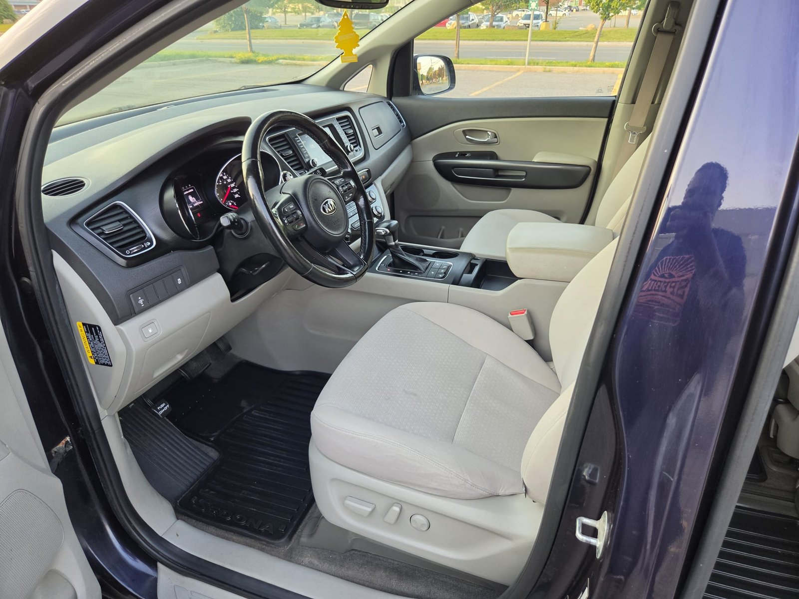 2018 Kia sedona lx 8 places