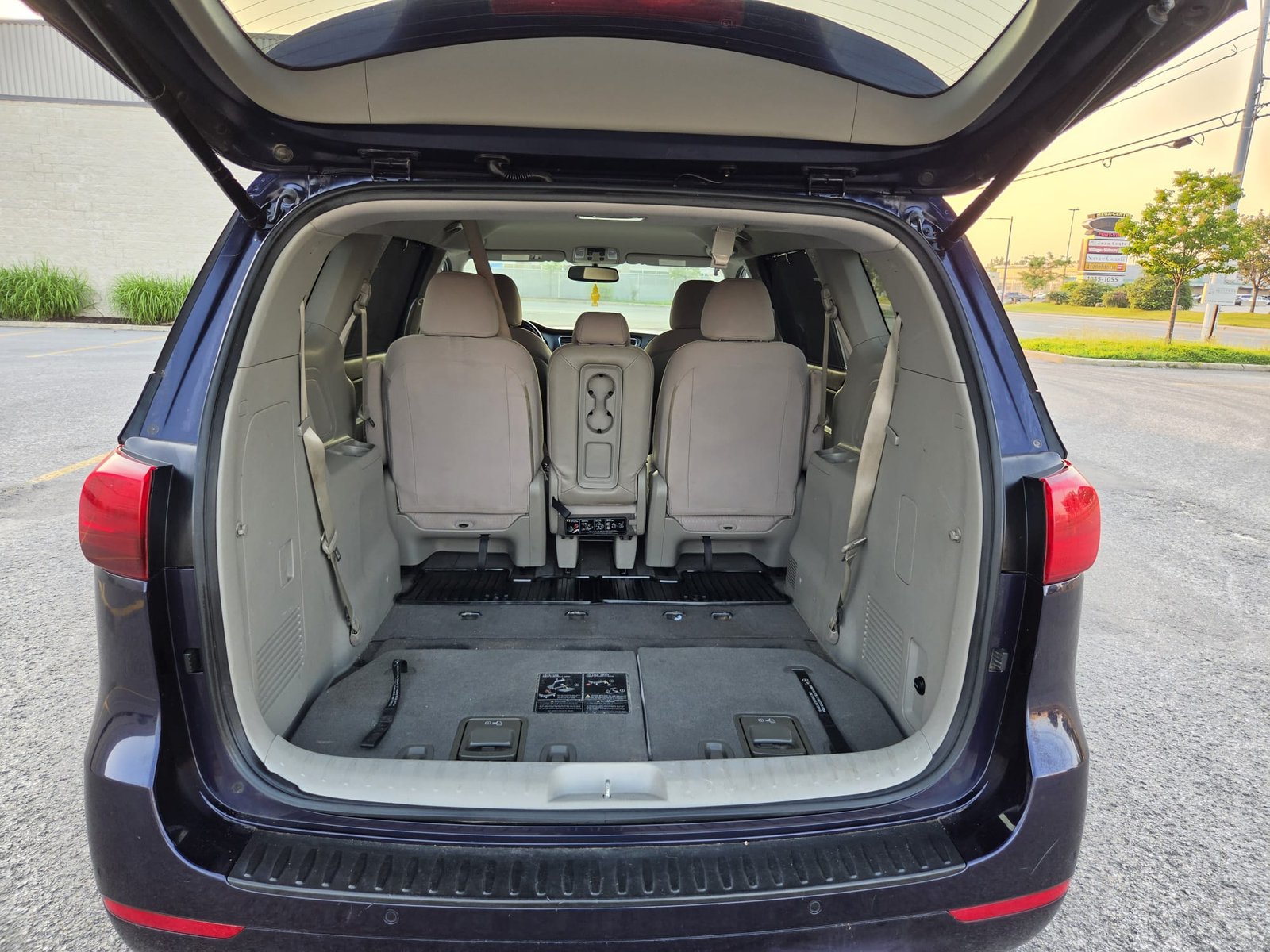 2018 Kia sedona lx 8 places