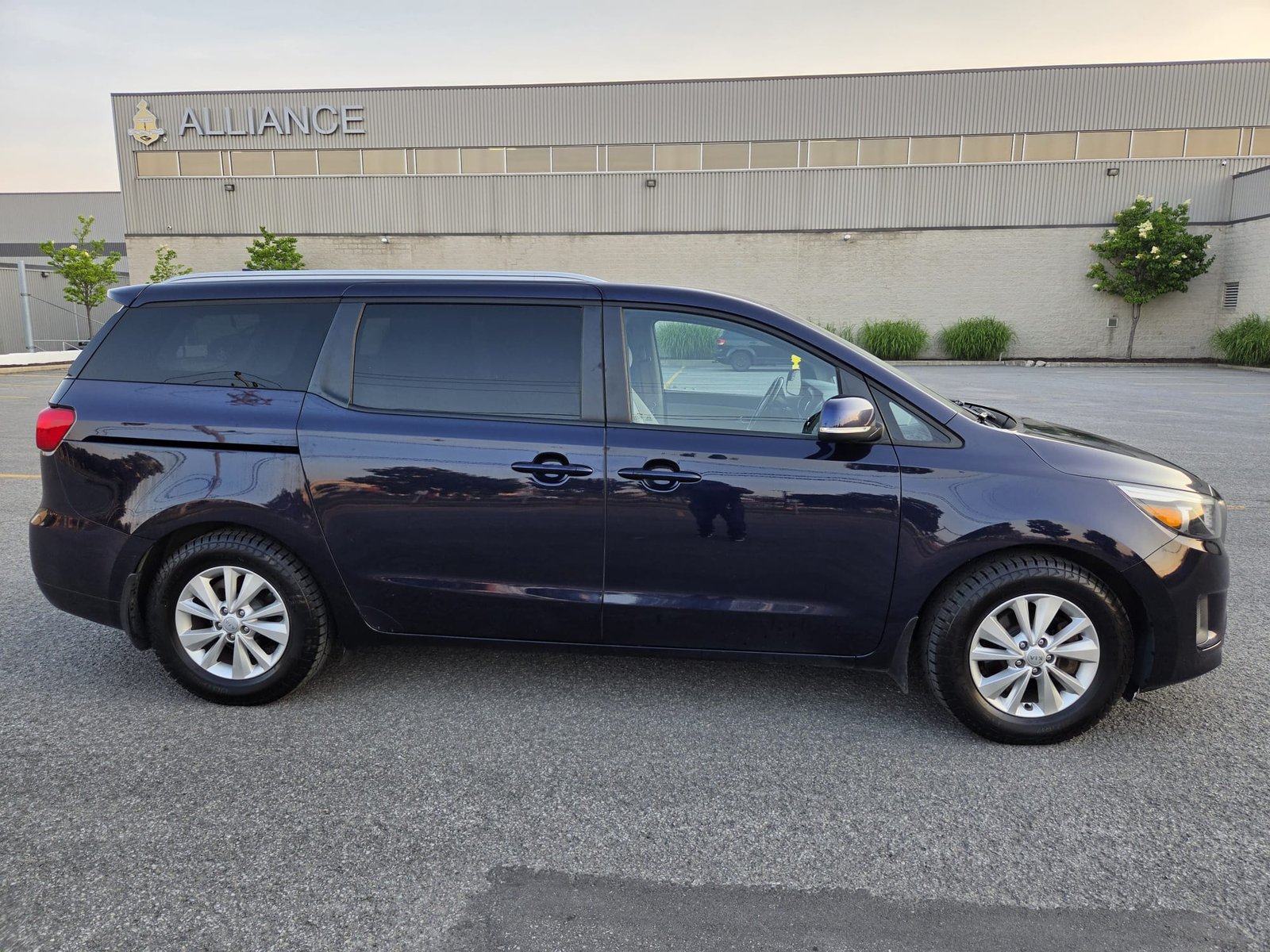 2018 Kia sedona lx 8 places