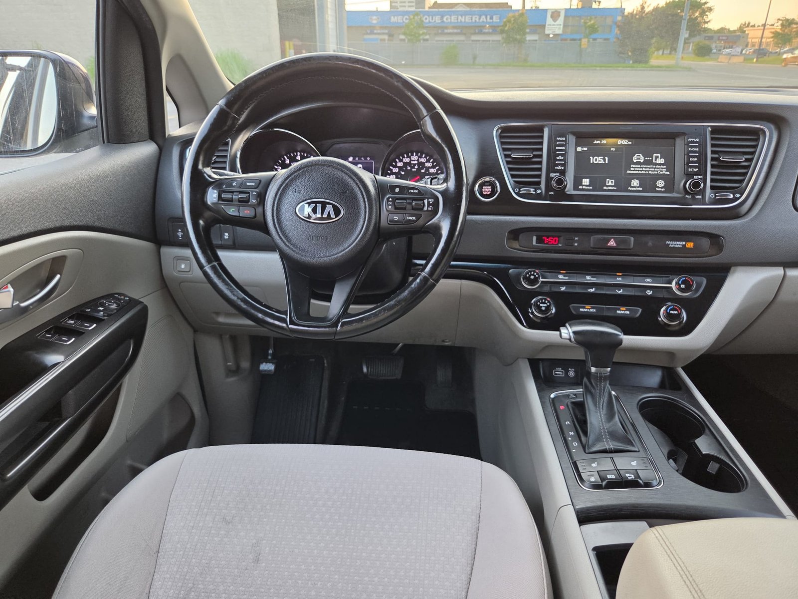 2018 Kia sedona lx 8 places