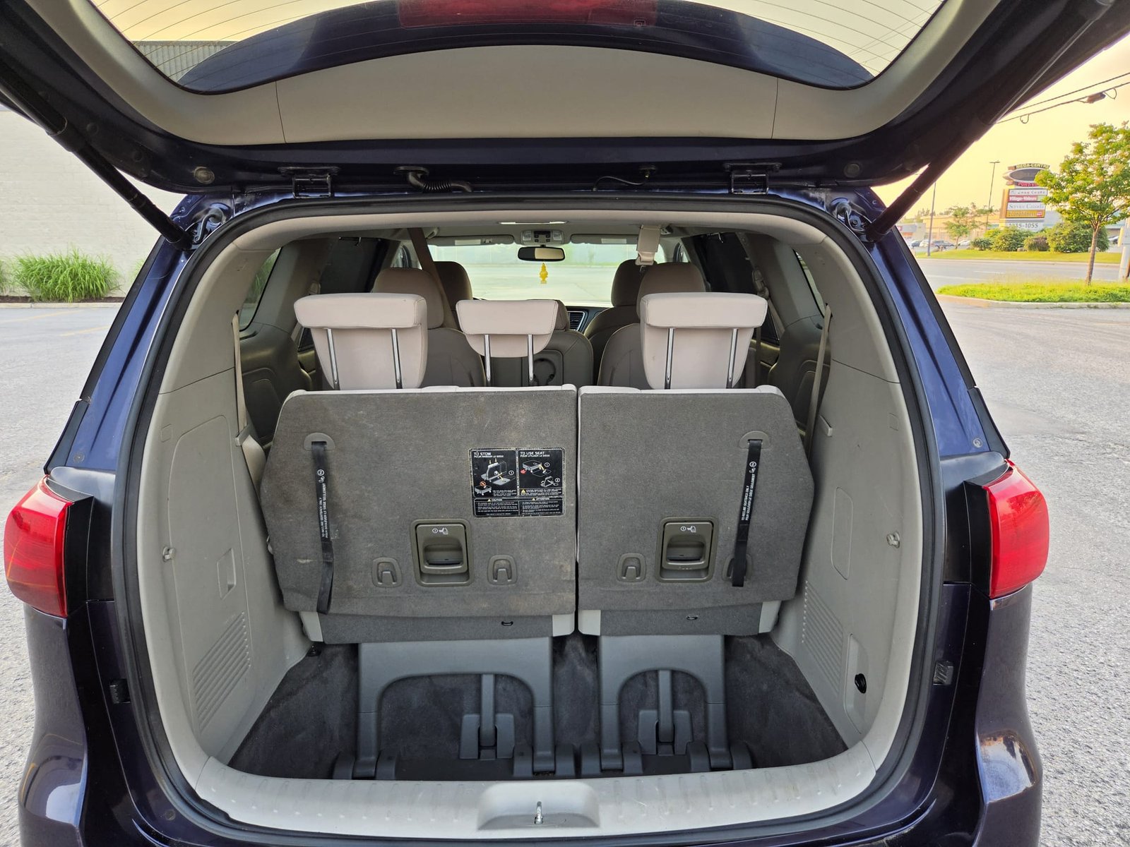 2018 Kia sedona lx 8 places