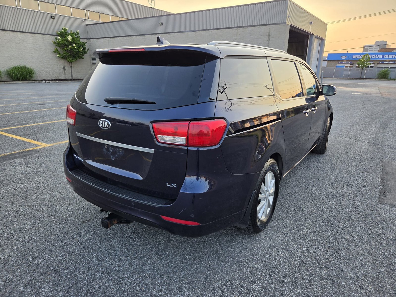 2018 Kia sedona lx 8 places