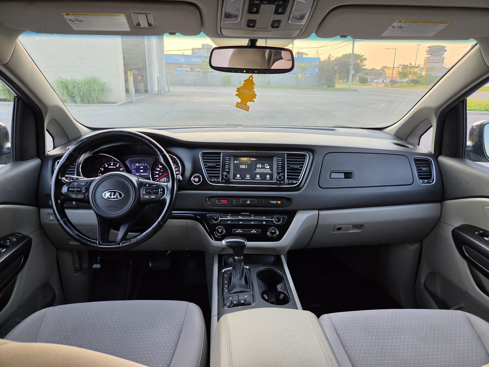 2018 Kia sedona lx 8 places